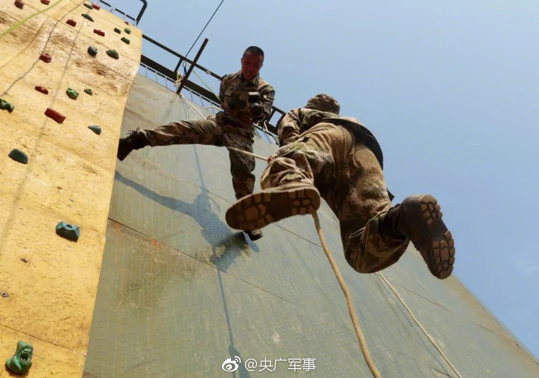 卡莱尔：第一节后比赛的局势就急转而下 雄鹿打得很努力-