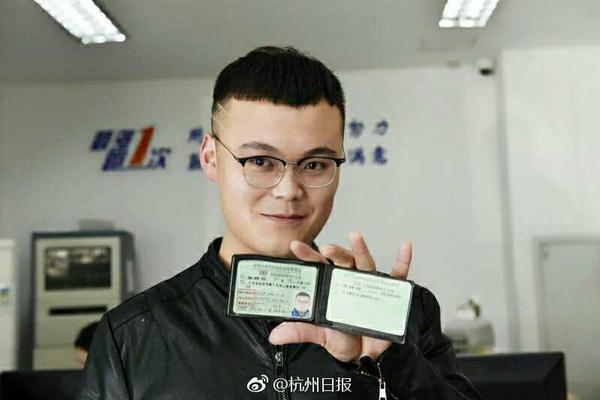 门将被卡位咋办？澳波：昨晚我看欧冠直接吹了犯规，我们想弄清楚-