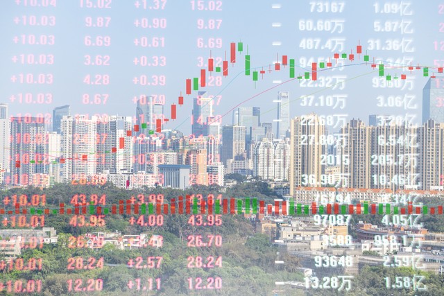 这季后赛强度?纳斯因不满判罚拍伤手指 下半场一度无法执教-