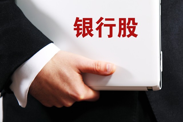 马克西的奇迹时刻，莫布利的一人三用，雄鹿的老年换防团-