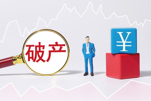 这季后赛强度?纳斯因不满判罚拍伤手指 下半场一度无法执教-
