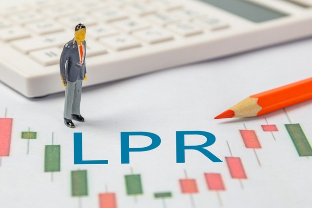 罗马诺：本菲卡仍计划买断曼联21岁左后卫A费，费用约600万欧-