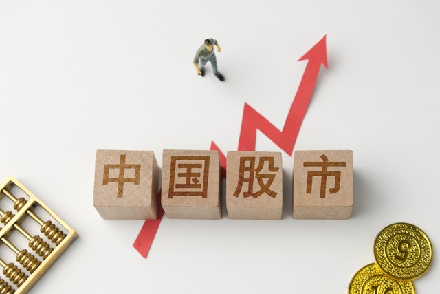 骑士主帅：阿伦是我们防守的中流砥柱 今天莫布里承担了他的责任-