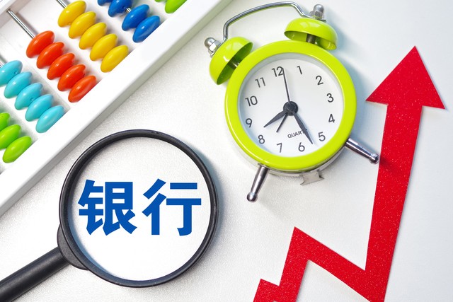 骑士主帅：阿伦是我们防守的中流砥柱 今天莫布里承担了他的责任-