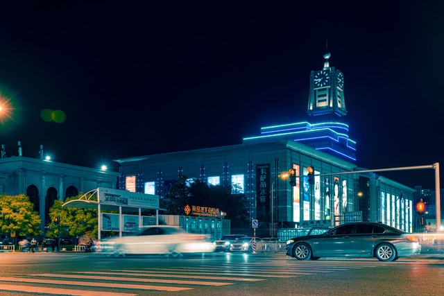 日记：尼克斯试探了布克离队的兴趣 但他目前仍坚定想留在太阳-