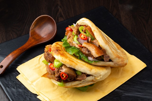 印尼归化还在继续丨弗兰基·德容昔日队友已在办手续-