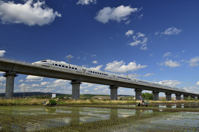 智能跟踪站