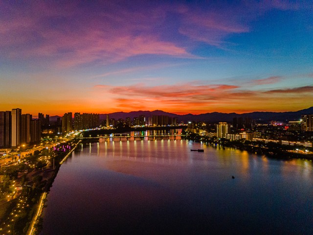 门将被卡位咋办？澳波：昨晚我看欧冠直接吹了犯规，我们想弄清楚-