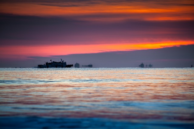 巴顿：对方两个中卫正面头球能力比较强，我们却一直在边路起高球-