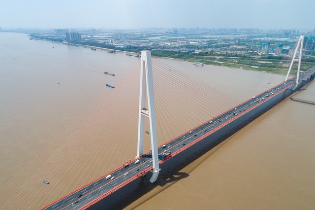 季孟年：杨鸣8人轮换展现辽宁的态度 周琦回来后才是真正鏖战-