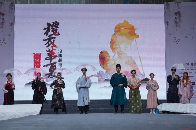 拉高平均值了?恩比德前4场一共11次失误 今天一场整出9次失误-